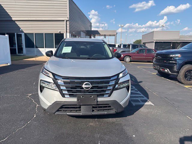Used 2024 Nissan Rogue S AWD/4WD image 12