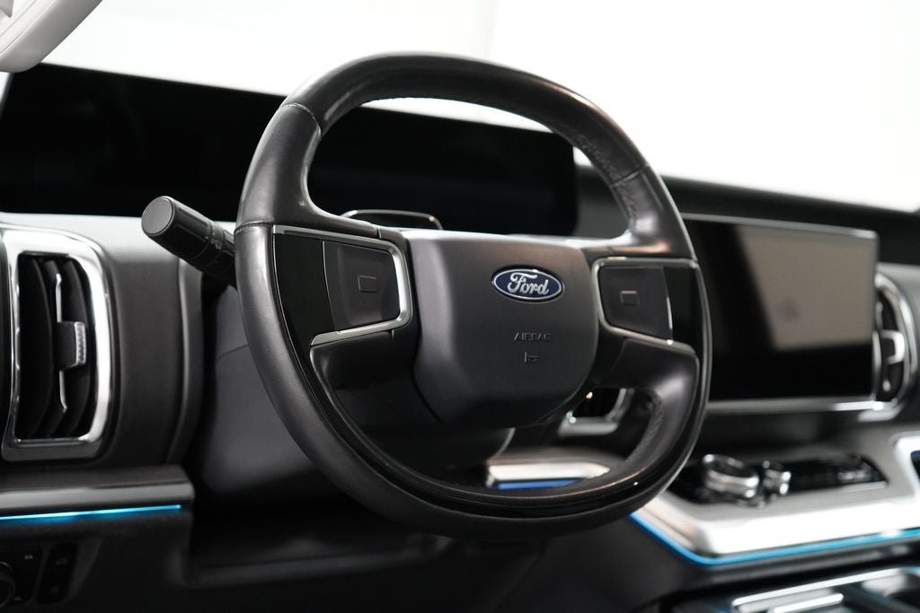 Certified 2025 Ford Expedition Platinum AWD/4WD image 13