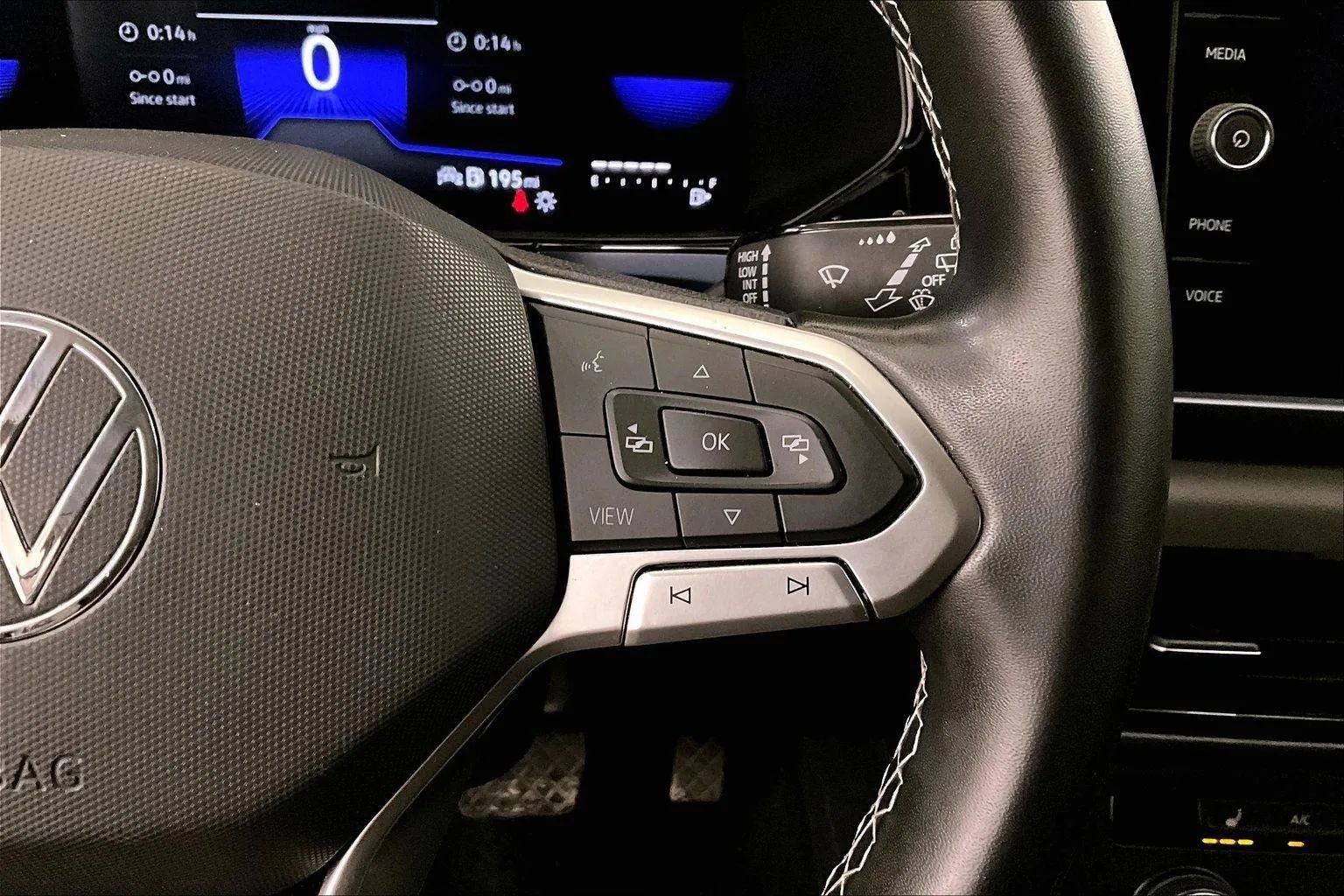 Used 2022 Volkswagen Taos SE image 18