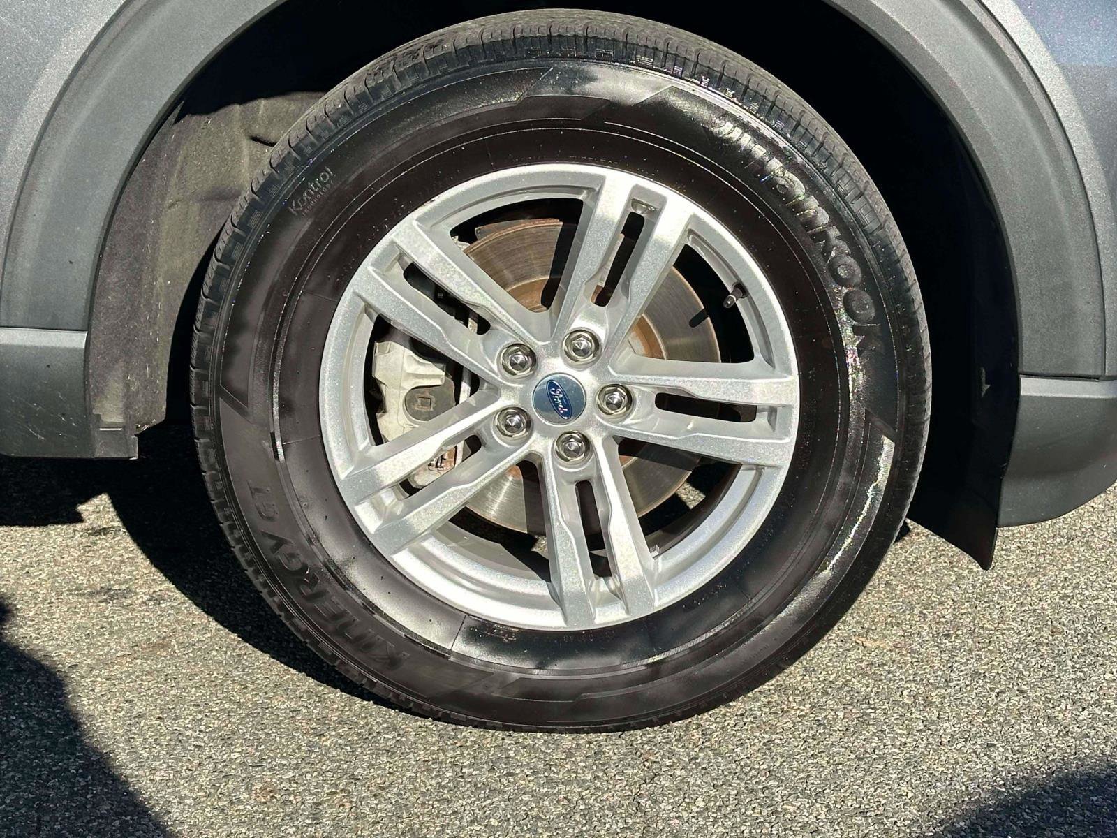 Certified 2022 Ford Explorer XLT w/ Equipment Group 202A image 9