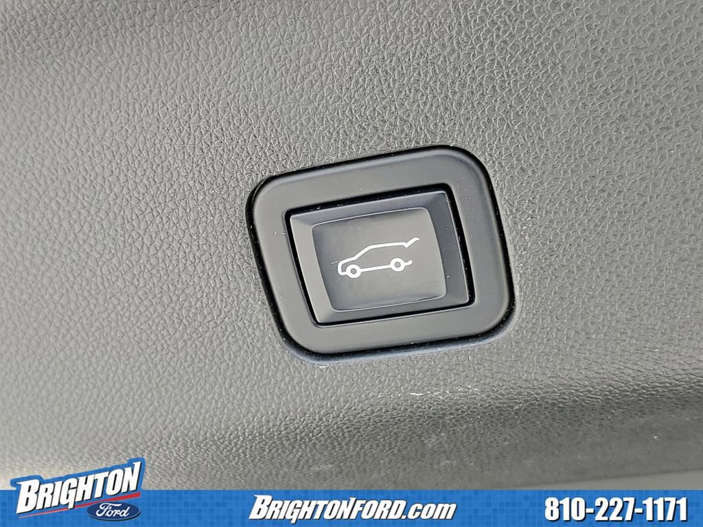 Used 2023 Chevrolet Suburban Z71 AWD/4WD image 8