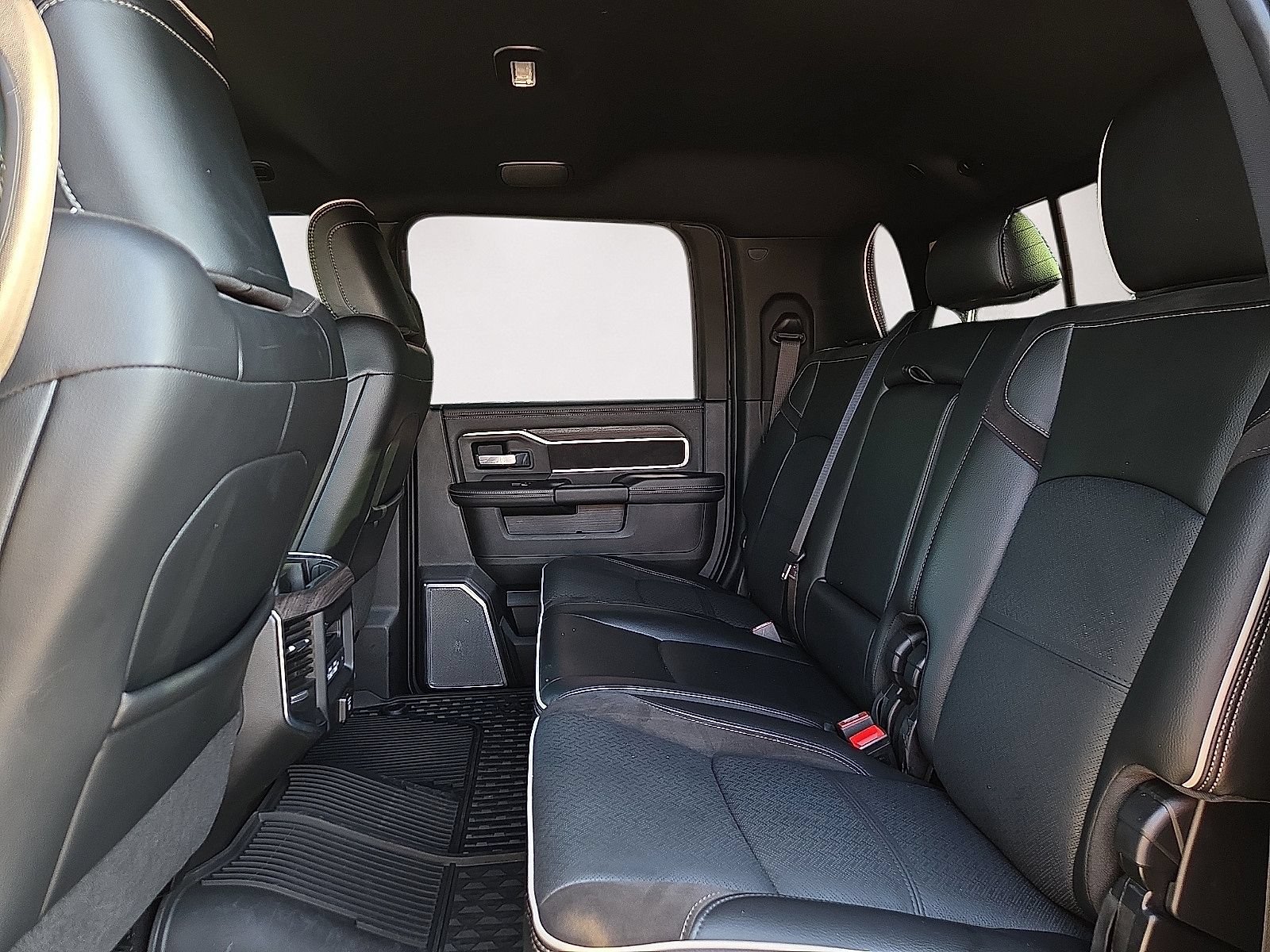 Used 2025 RAM 3500 Laramie AWD/4WD image 10