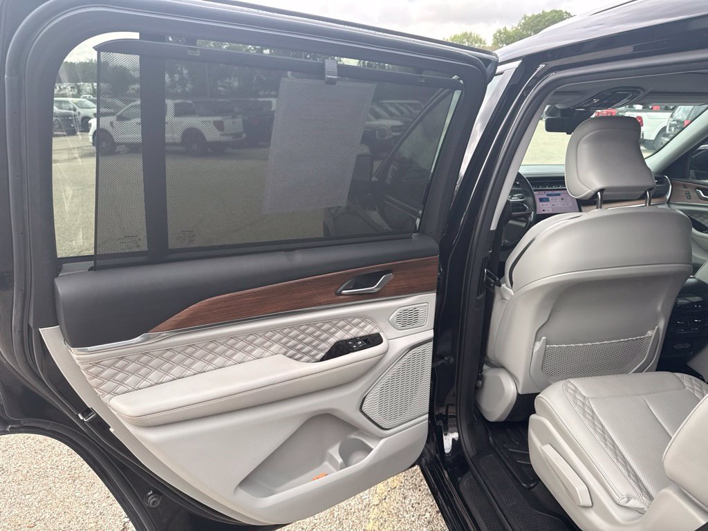 Used 2021 Jeep Grand Cherokee L Summit w/ Advanced Protech Group IV AWD/4WD image 18