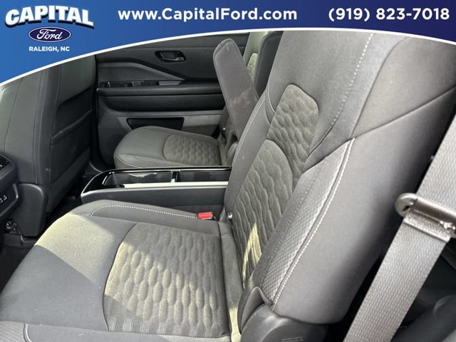 Used 2025 Nissan Pathfinder SV w/ SV Premium Package AWD/4WD image 18