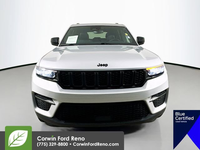 Used 2024 Jeep Grand Cherokee Altitude image 2