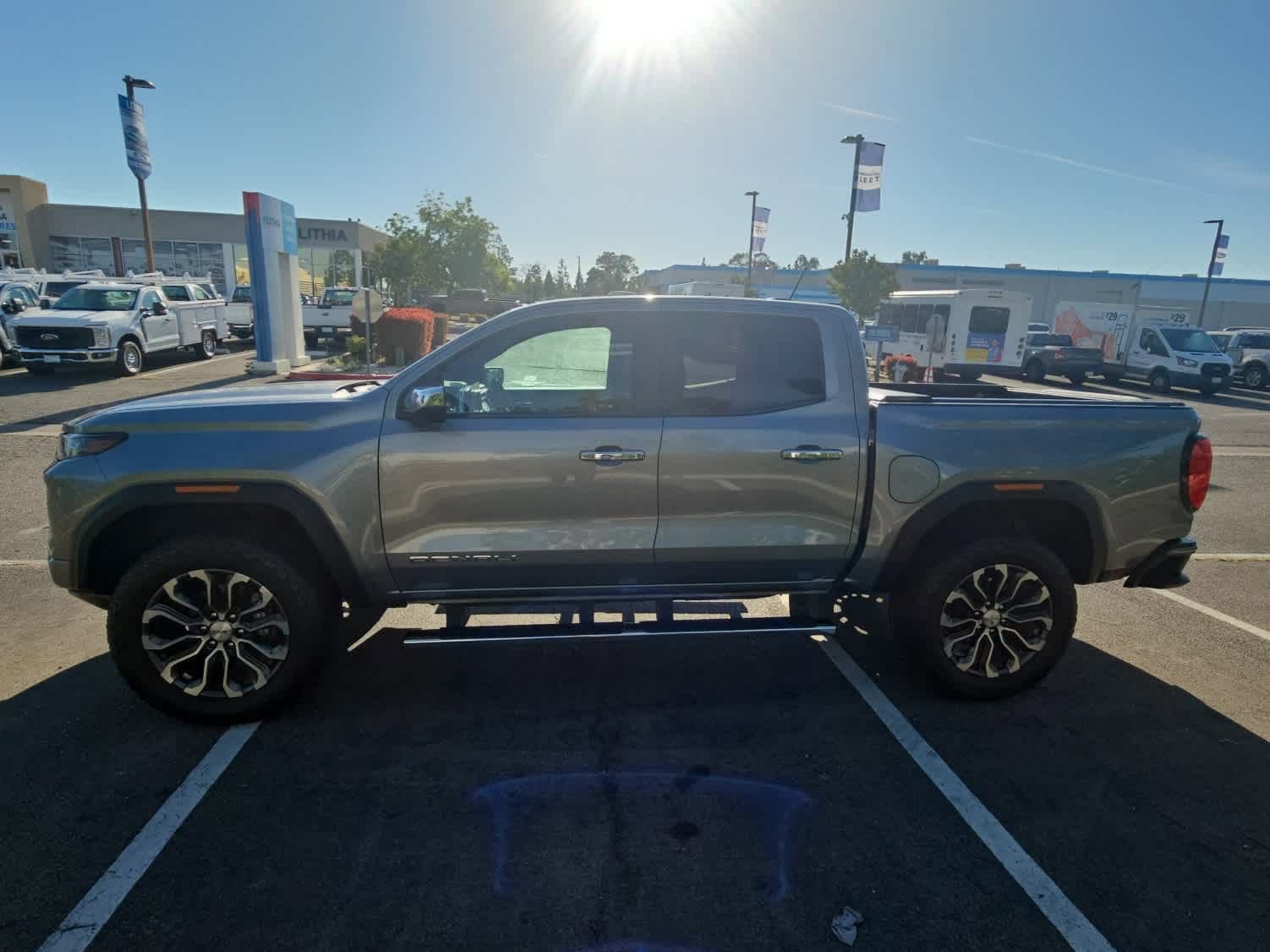 Used 2023 GMC Canyon Denali image 2