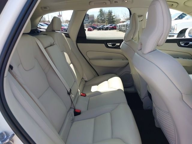 Used 2023 Volvo XC60 B5 Plus AWD/4WD image 23