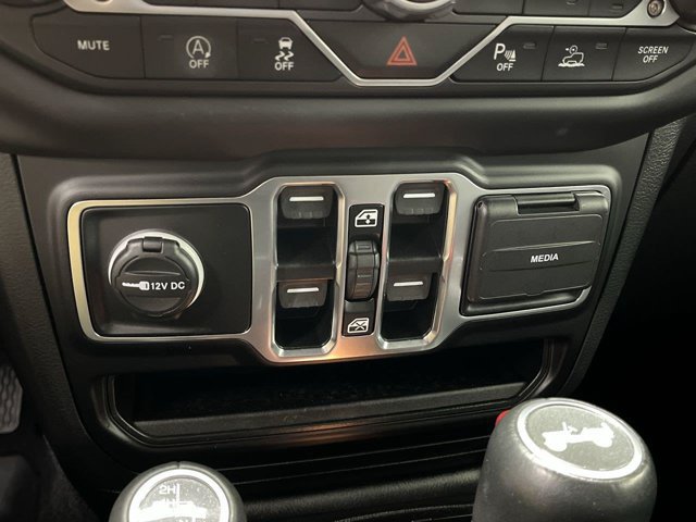 Used 2023 Jeep Wrangler Unlimited Sahara AWD/4WD image 23