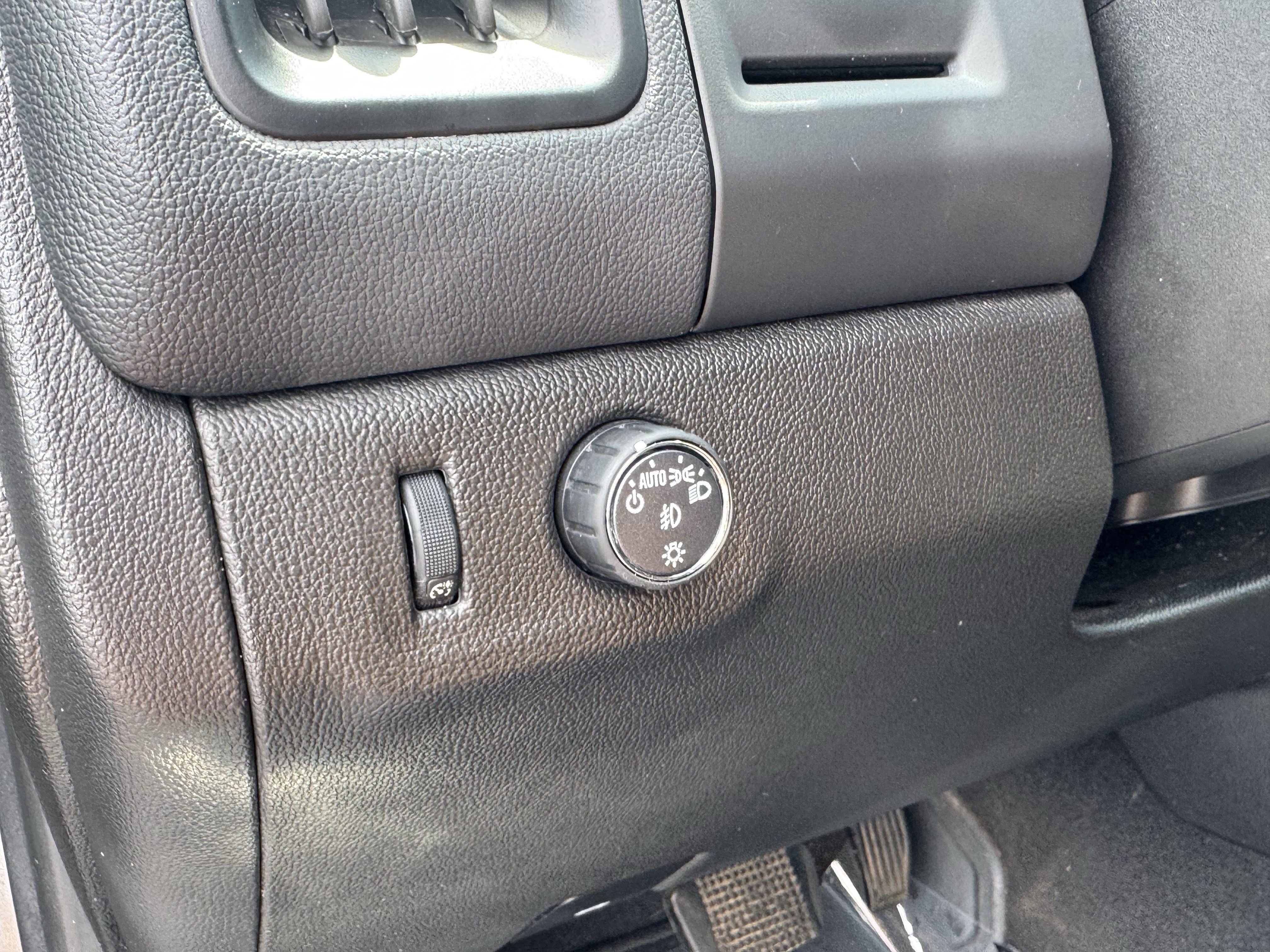 Used 2022 Chevrolet Colorado LT w/ Luxury Package RWD image 33