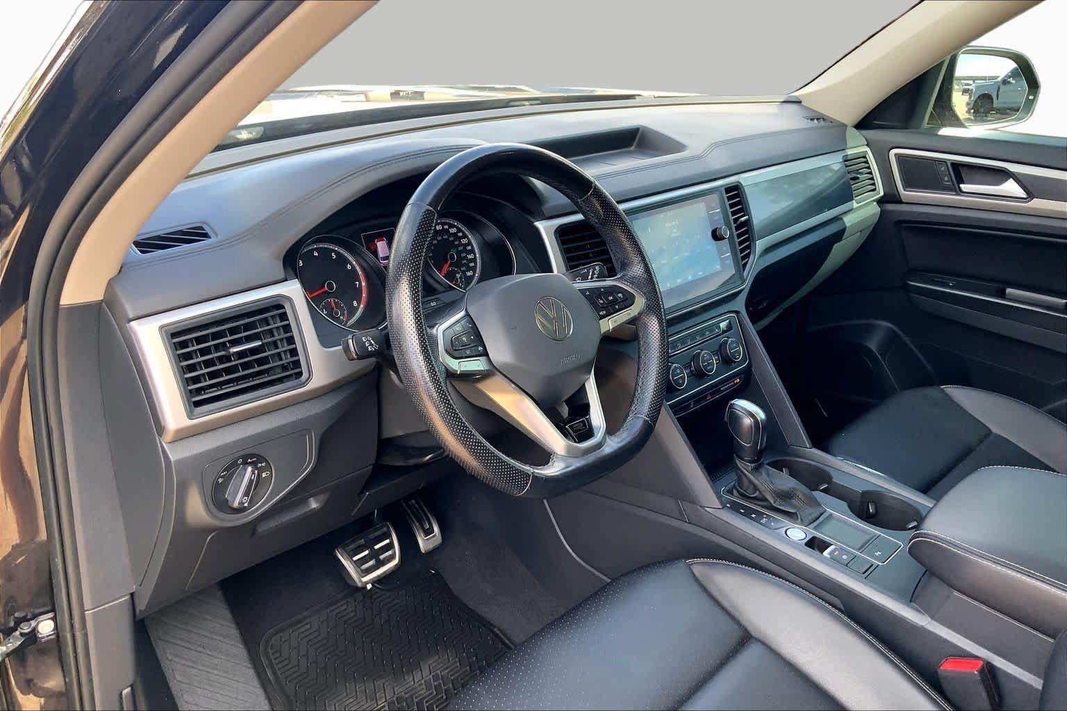 Used 2021 Volkswagen Atlas SE w/ Panoramic Sunroof Package FWD image 18
