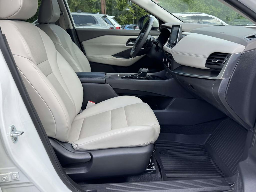 Used 2023 Nissan Rogue SV w/ SV Premium B Package FWD image 13