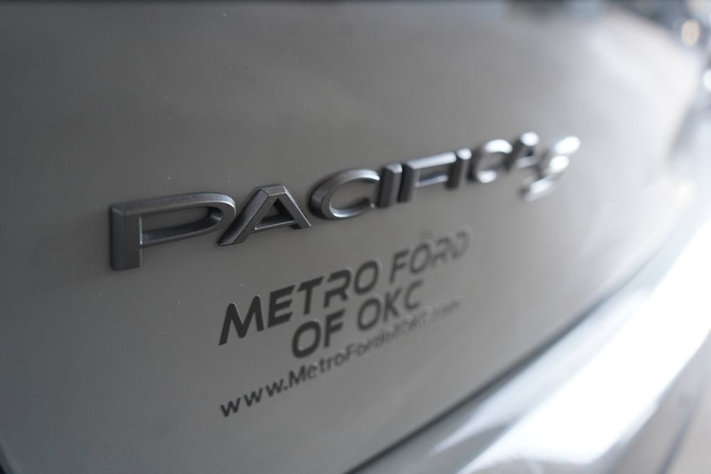 Used 2025 Chrysler Pacifica Limited FWD image 7