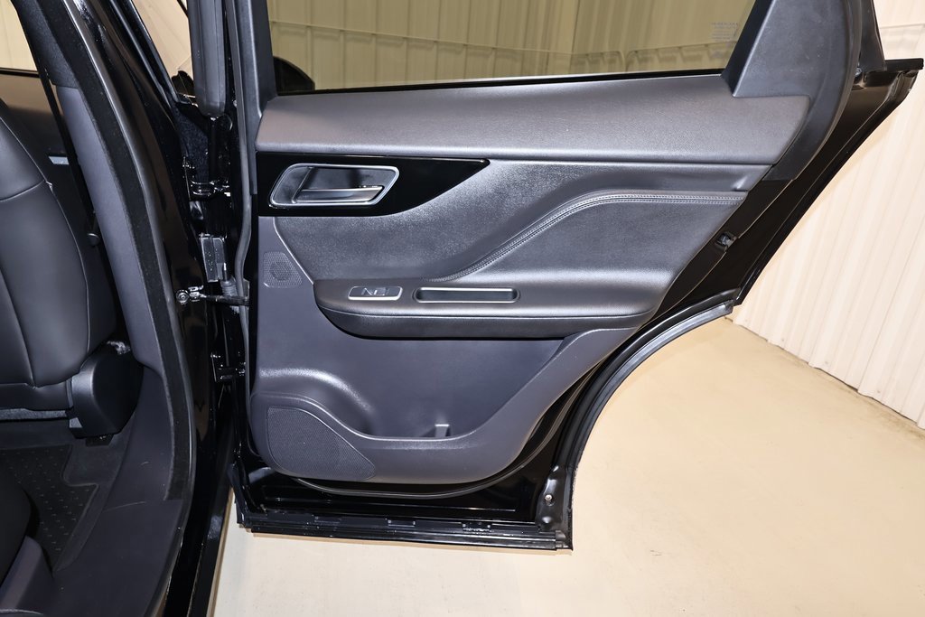 Used 2018 Jaguar F-PACE Premium image 21