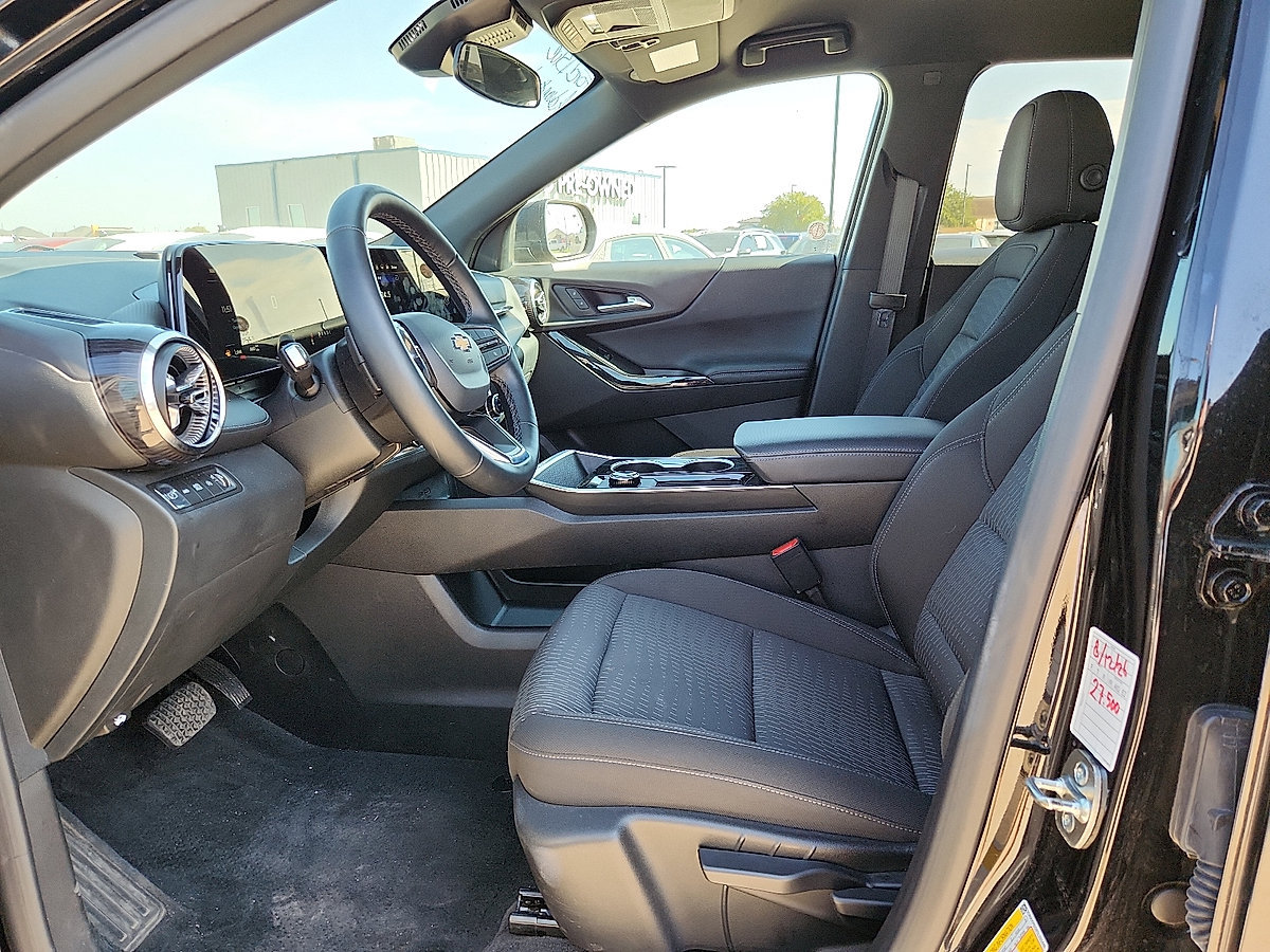 Used 2026 Chevrolet Equinox LT AWD/4WD image 14