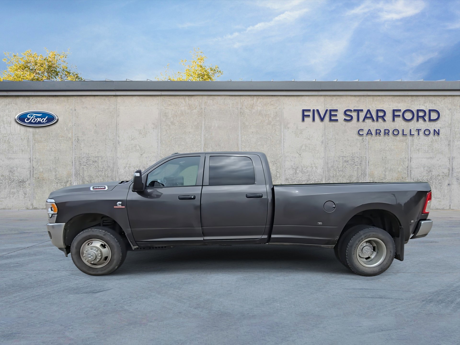 Used 2024 RAM 3500 Tradesman w/ Chrome Appearance Group image 2