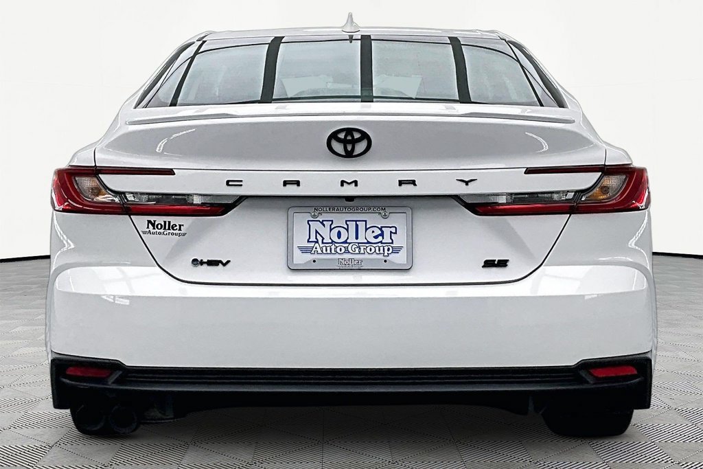 Used 2025 Toyota Camry SE w/ Multimedia Upgrade Package FWD image 4