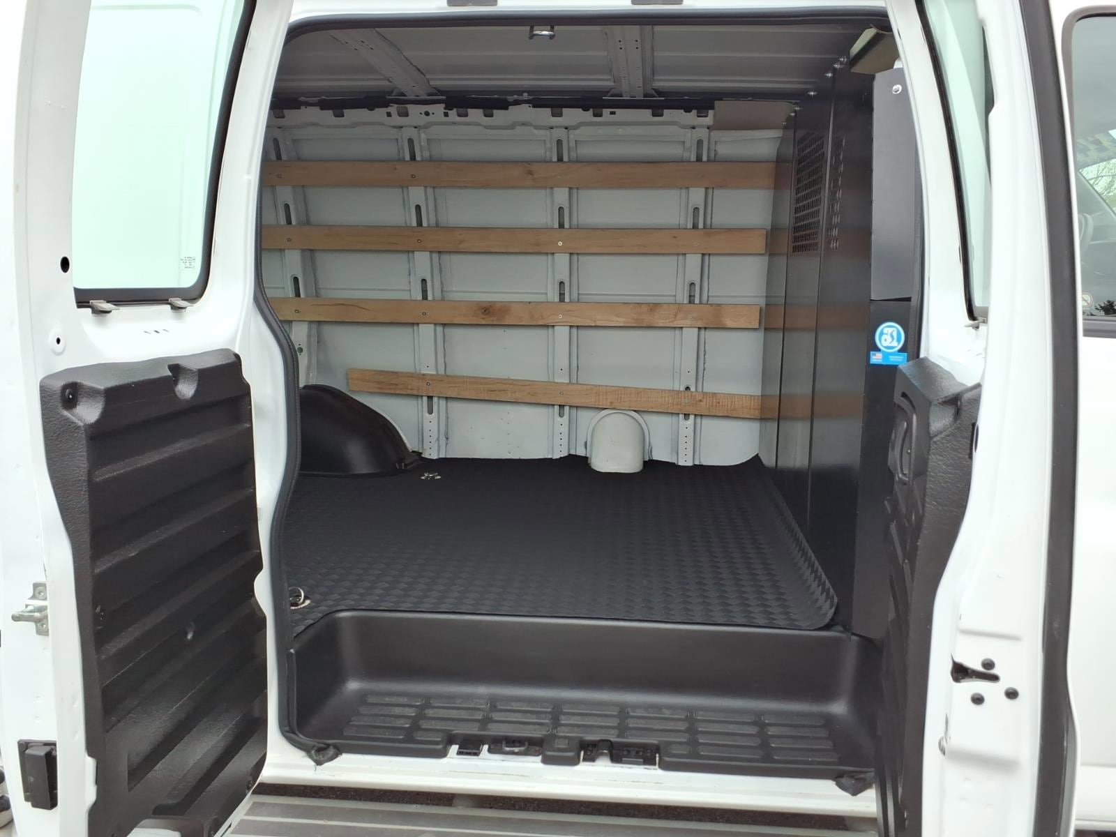 Used 2024 Chevrolet Express 2500 w/ Driver Convenience Package RWD image 18
