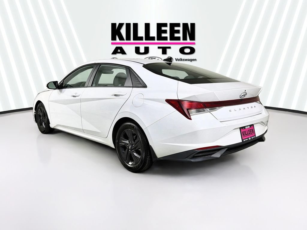Used 2023 Hyundai Elantra SEL FWD image 3