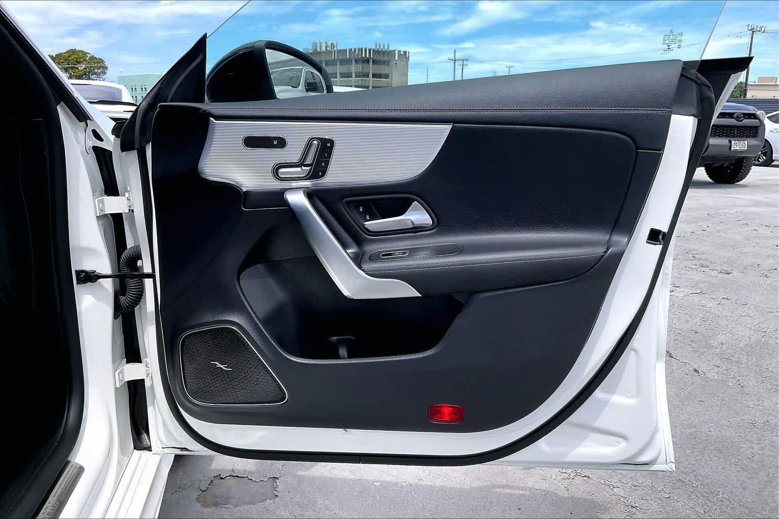 Used 2020 Mercedes-Benz CLA 250 image 28