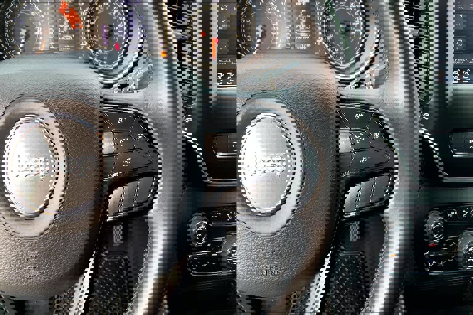 Used 2019 Jeep Cherokee Latitude Plus image 18