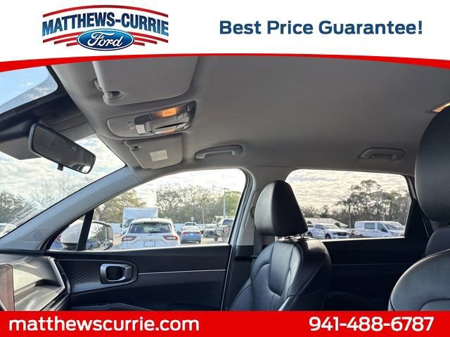 Used 2024 Kia Sorento S image 11