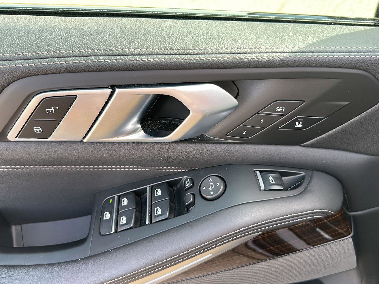 Used 2020 BMW X5 xDrive40i w/ M Sport Package image 16