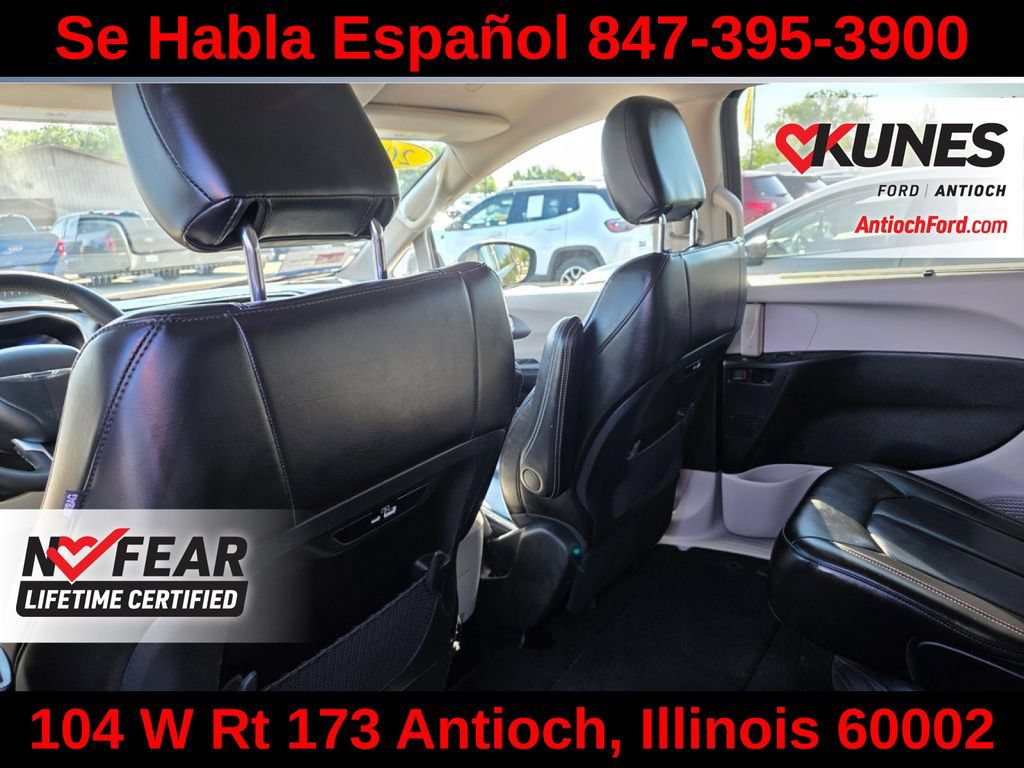 Used 2023 Chrysler Pacifica Touring-L FWD image 21
