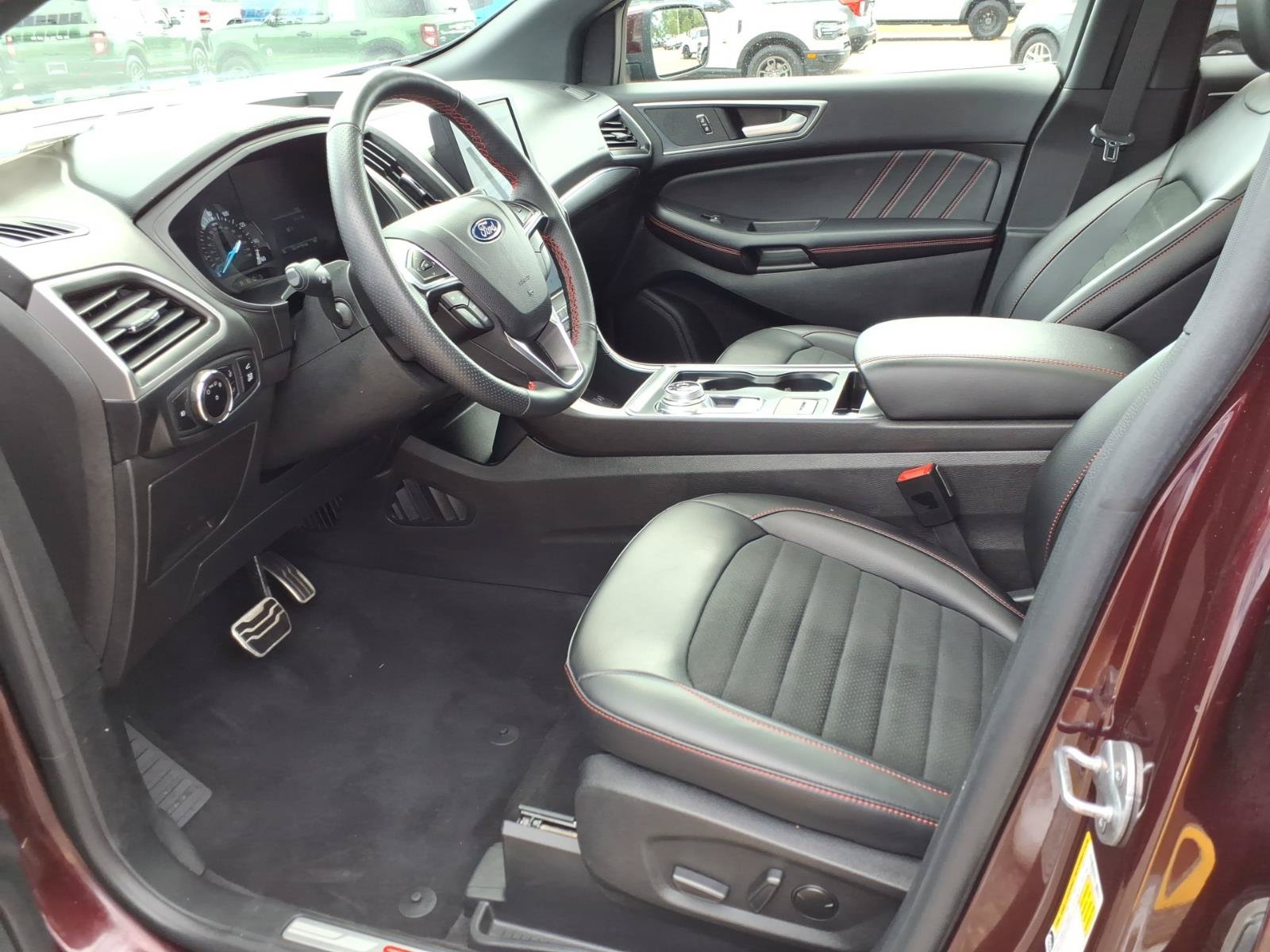 Certified 2024 Ford Edge ST-Line AWD/4WD image 11