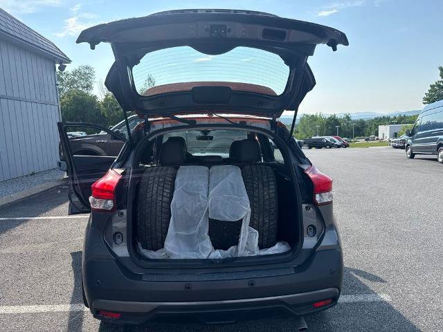 Used 2020 Nissan Kicks SR w/ SR Premium Package FWD image 22