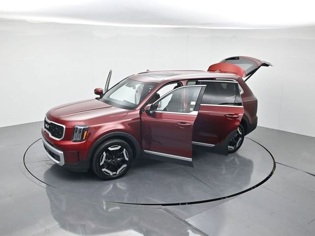 Used 2023 Kia Telluride EX w/ EX Captain's Chair Package FWD image 47