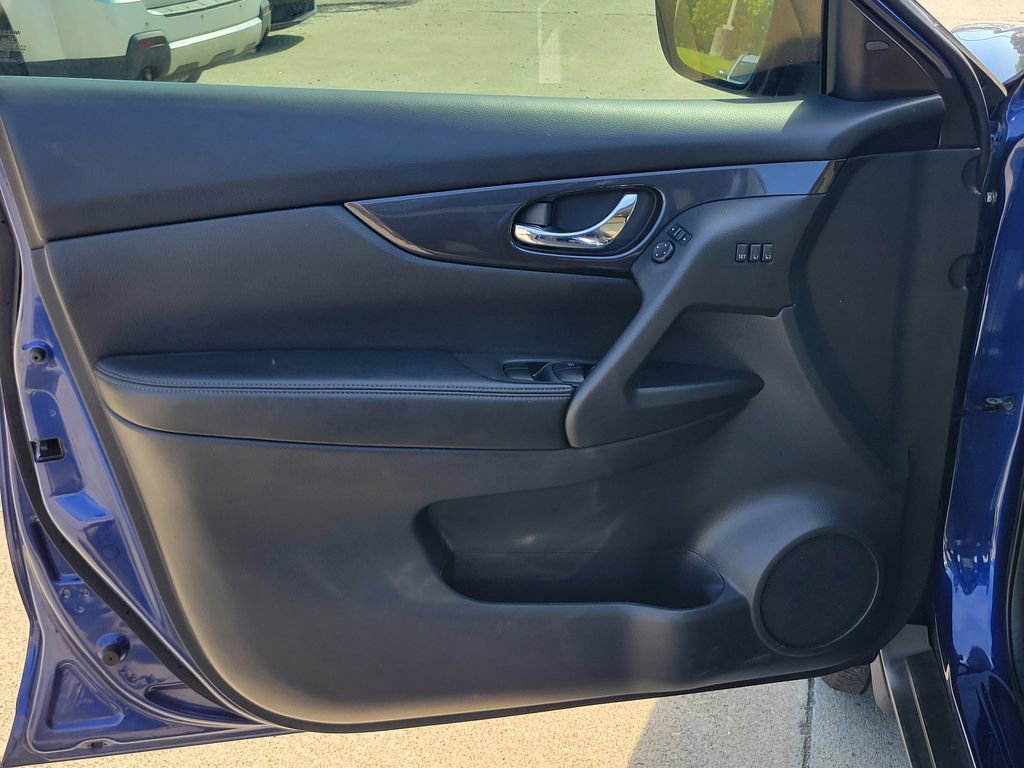 Used 2018 Nissan Rogue SV w/ Premium Package FWD image 47