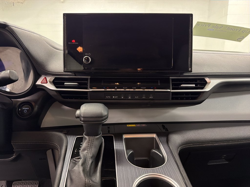 Used 2025 Toyota Sienna LE FWD image 23