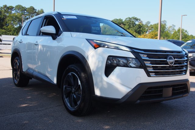 Used 2025 Nissan Rogue SV FWD image 1