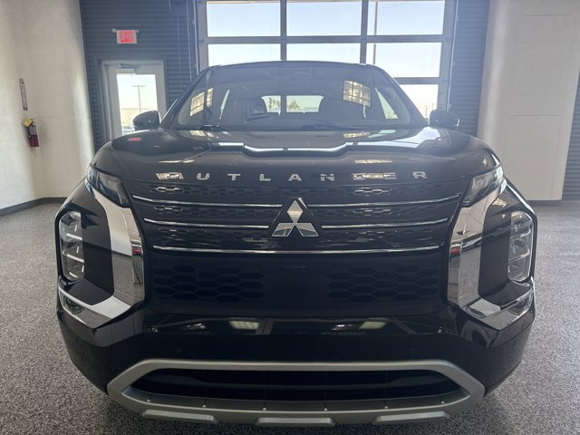 Used 2024 Mitsubishi Outlander FWD image 2