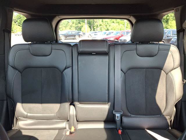 Used 2025 Jeep Grand Cherokee Altitude AWD/4WD image 13