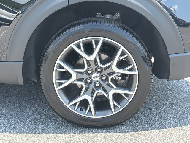 Certified 2025 Ford Explorer Platinum w/ Ultimate Package AWD/4WD image 22
