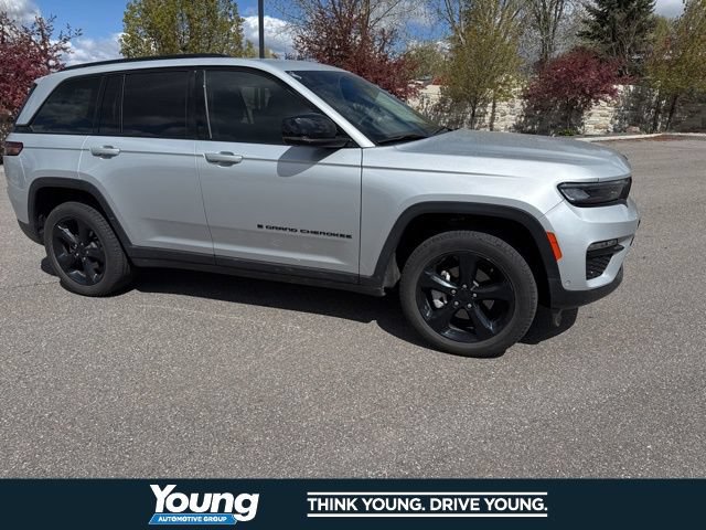 Used 2023 Jeep Grand Cherokee Limited w/ Luxury Tech Group II AWD/4WD image 11