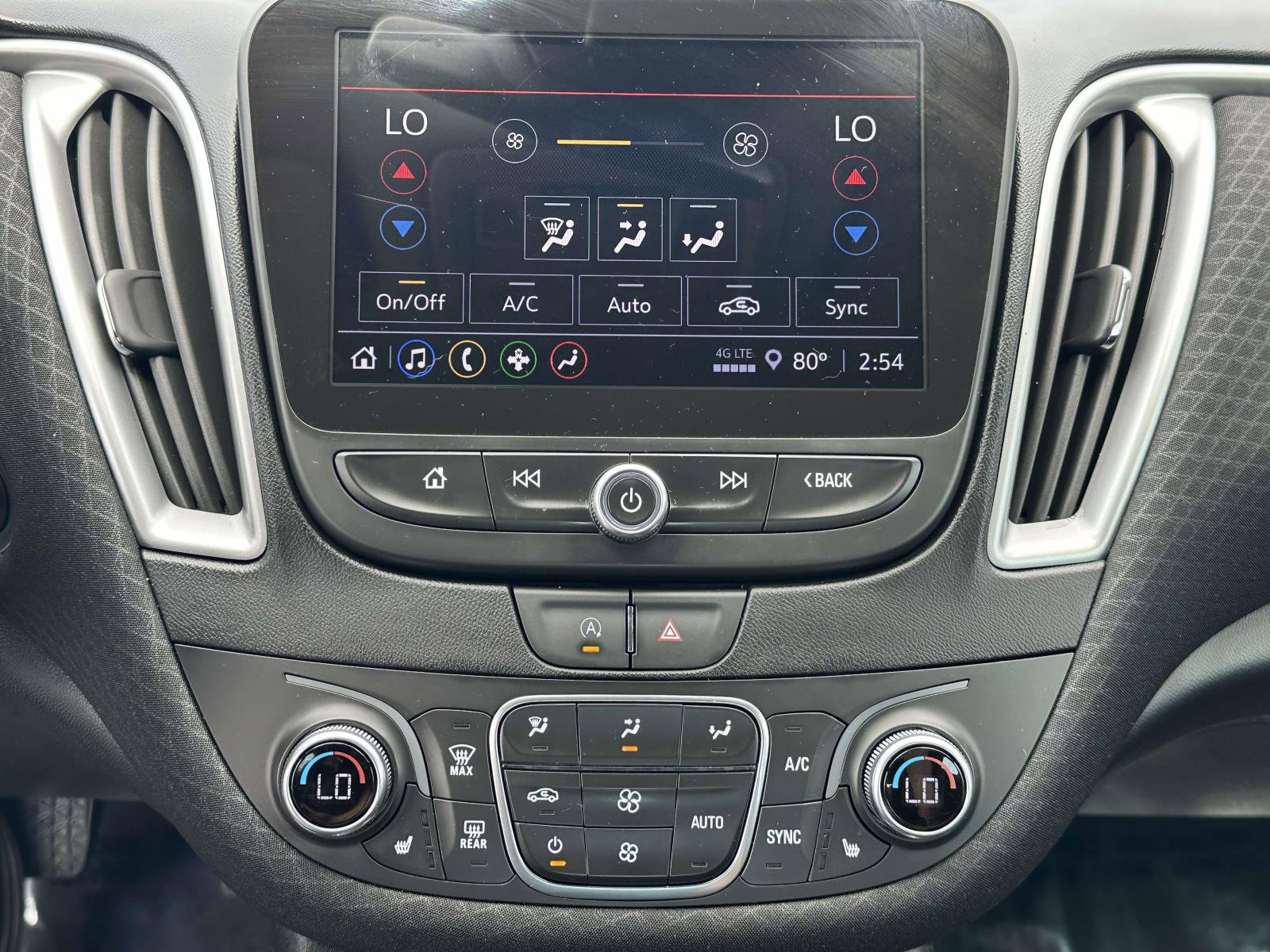 Used 2025 Chevrolet Malibu LT FWD image 12