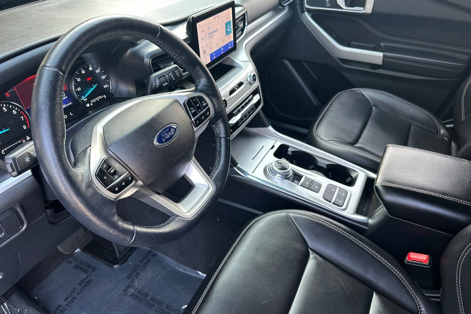 Certified 2022 Ford Explorer XLT w/ Equipment Group 202A image 4