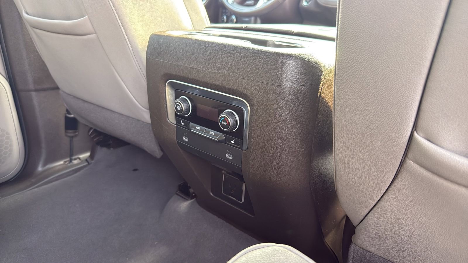 Used 2023 Chevrolet Suburban Z71 w/ Luxury Package AWD/4WD image 25