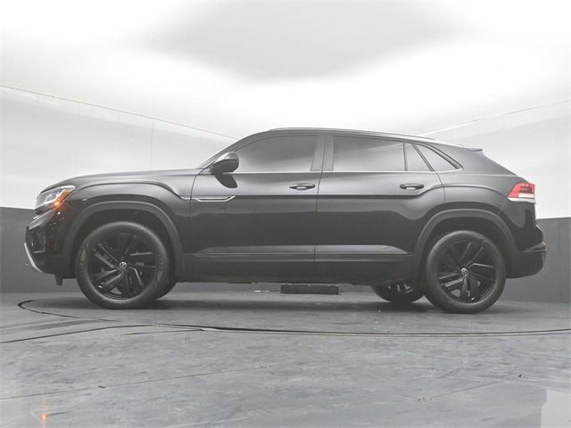 Used 2022 Volkswagen Atlas Cross Sport SE w/ Black Wheel Package image 5