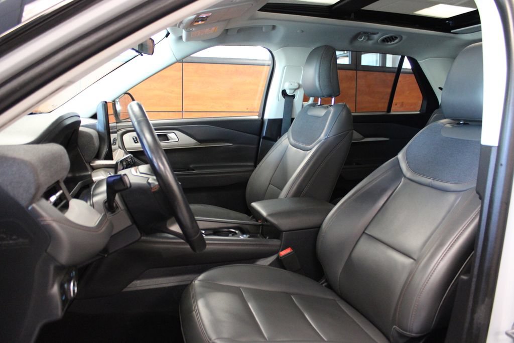 Certified 2025 Ford Explorer Active w/ Active Comfort Package AWD/4WD image 31