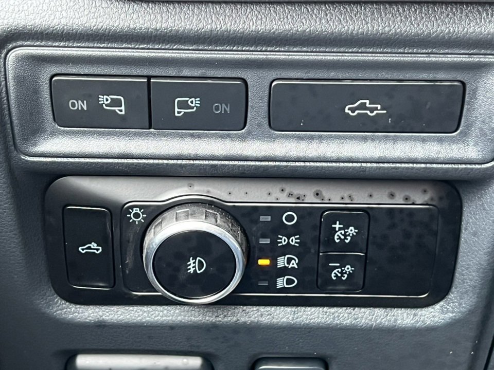 Certified 2023 Ford F150 Lariat w/ Equipment Group 502A High image 25