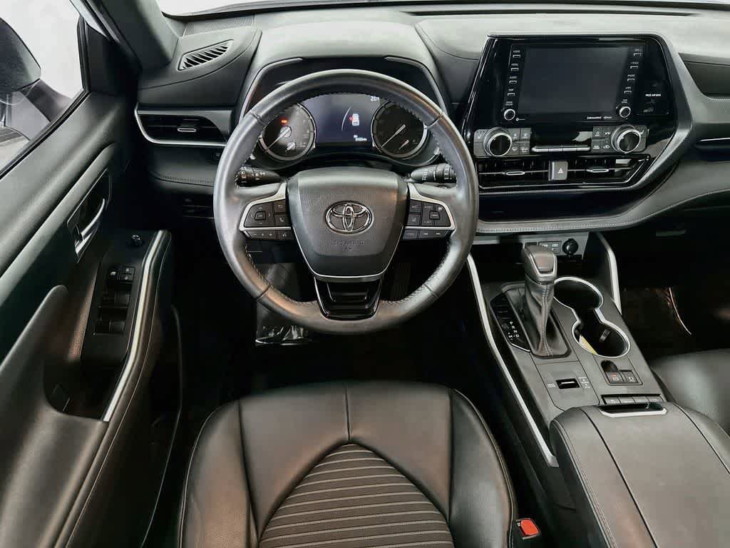 Used 2022 Toyota Highlander XSE FWD image 10