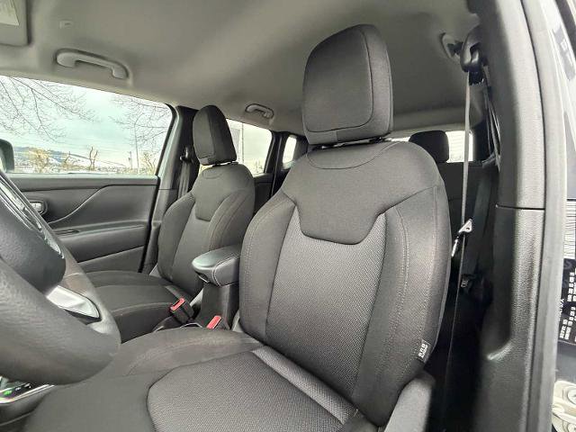 Used 2023 Jeep Renegade Latitude image 11