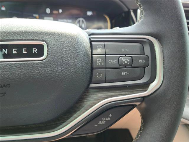 Used 2023 Jeep Wagoneer Series III w/ Premium Group I AWD/4WD image 10