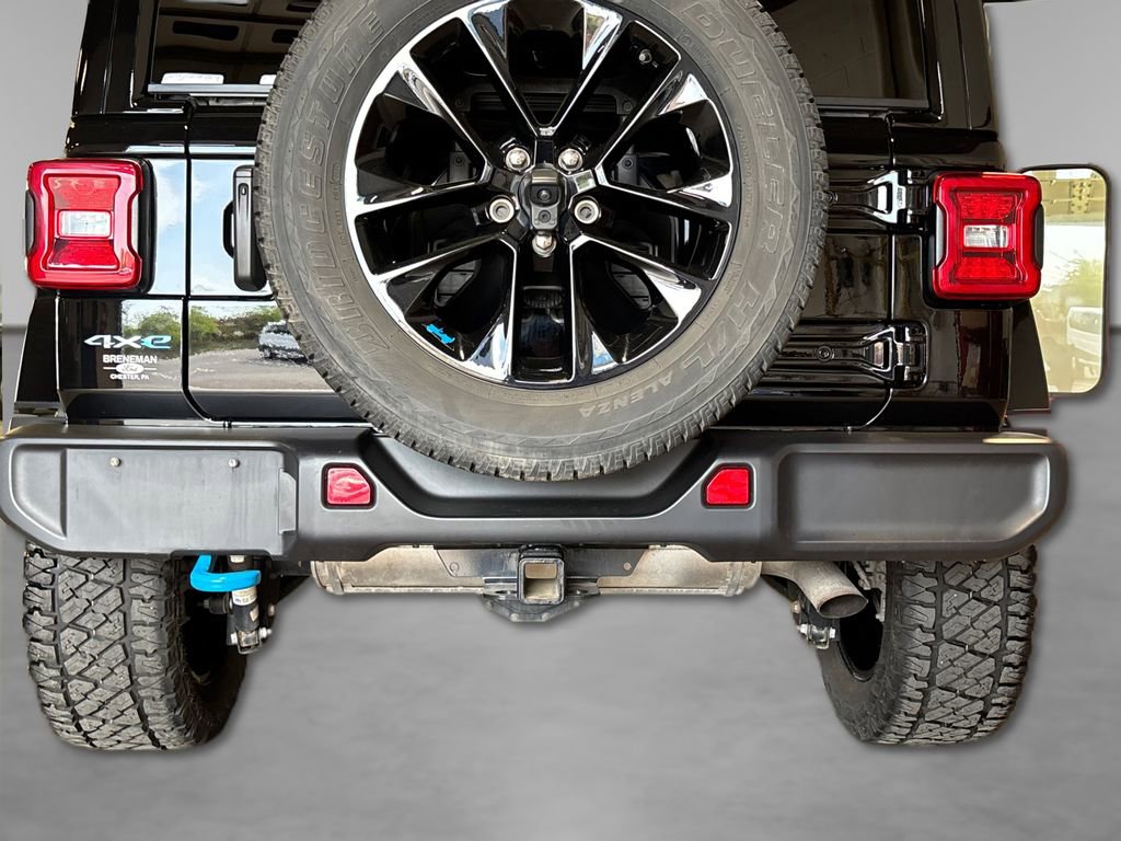 Used 2022 Jeep Wrangler Unlimited Sahara w/ Cold Weather Group image 16