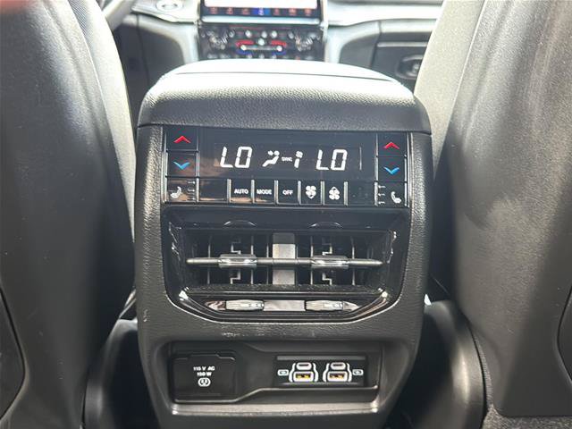 Used 2023 Jeep Grand Cherokee Overland w/ Luxury Tech Group IV AWD/4WD image 32