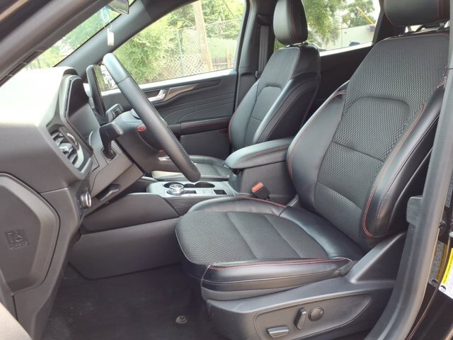 Certified 2024 Ford Escape ST-Line w/ Tech Pack #1 AWD/4WD image 3