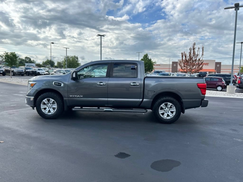 Used 2017 Nissan Titan SV AWD/4WD image 9